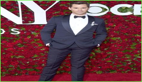 Andrew Rannells Height, Weight, Body Measurements, Shoe Size